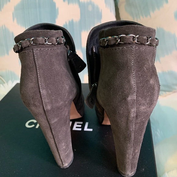 CHANEL Chain-Trim Ankle Boots DarkGray Suede size5 - Picture 3 of 4